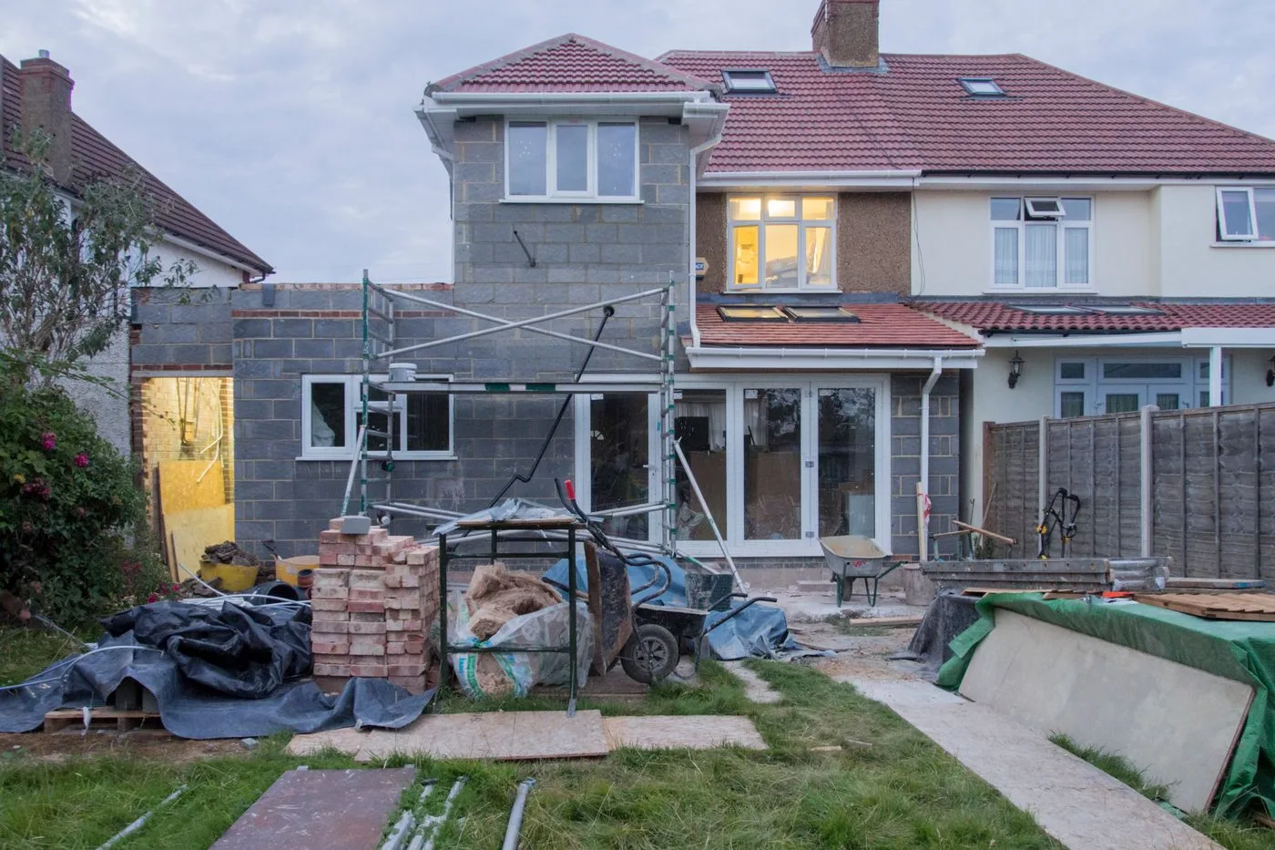 Woning in renovatie met stelling