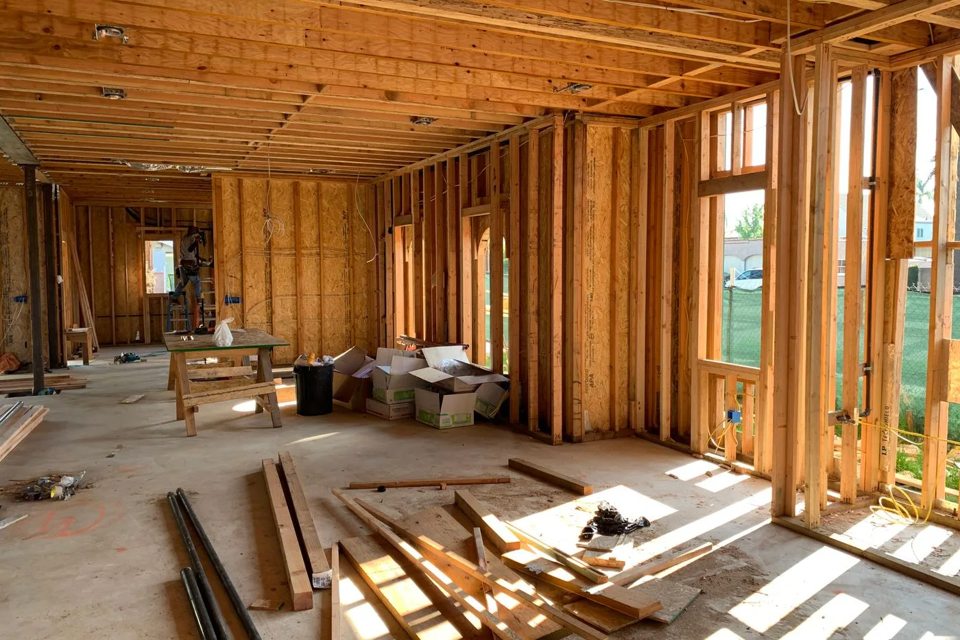 Houten structuur van een woning in opbouw
